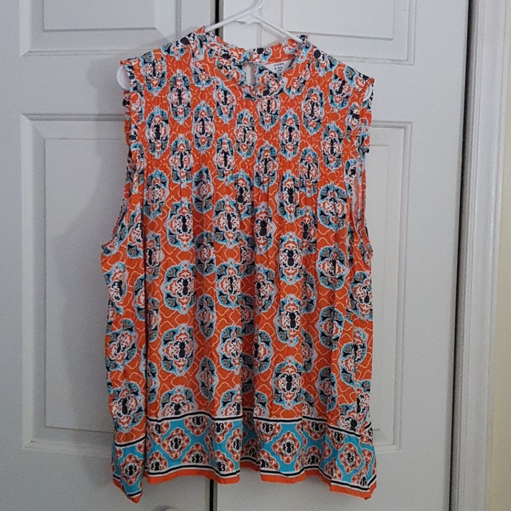 sleeveless shirt in excellent condition.